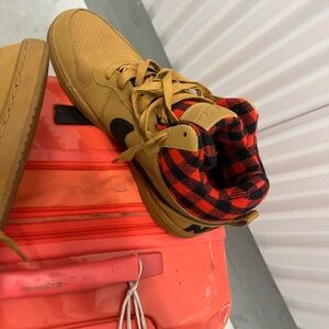 Nike very nice pattern size 11